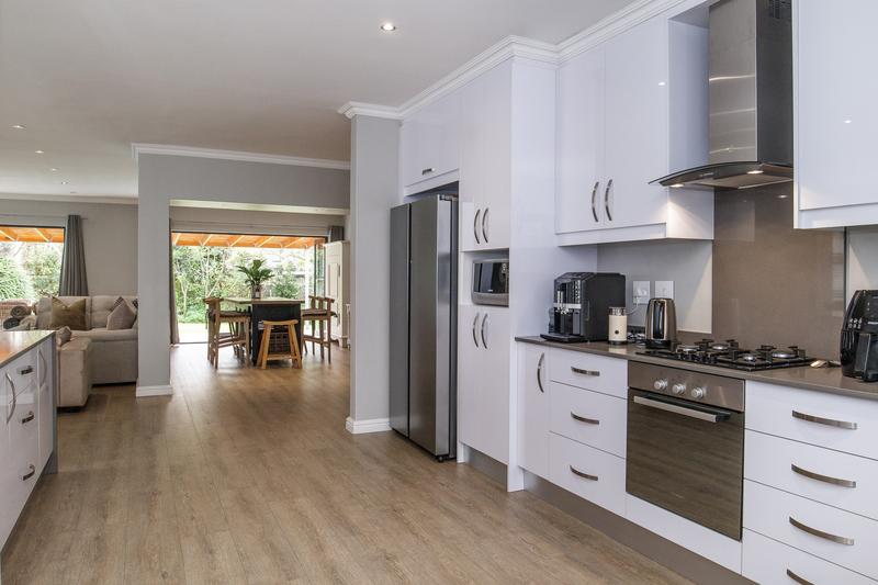 5 Bedroom Property for Sale in Constantia Western Cape